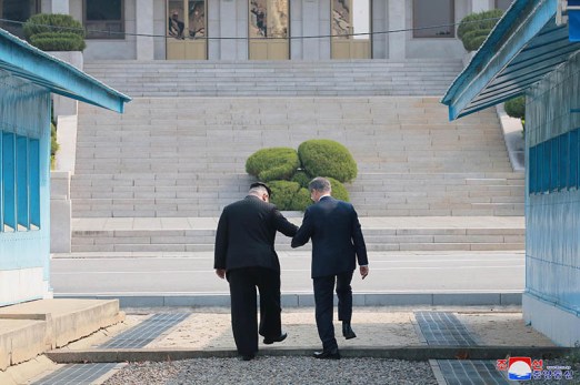 180428-eca1b0ec84a0ec9d98-ec98a4eb8a98-kim-jong-un-gipfeltreffen-01-05-ebafbceca1b1ec9d98-ed9994ed95b4eb8ba8ed95a9eab3bc-ed8f89ed9994ebb288